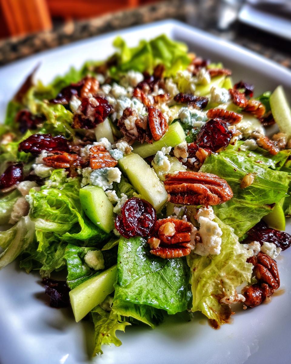 Gorgonzola Apple Pecan Salad - detail 1