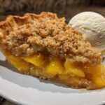peach crumble pie